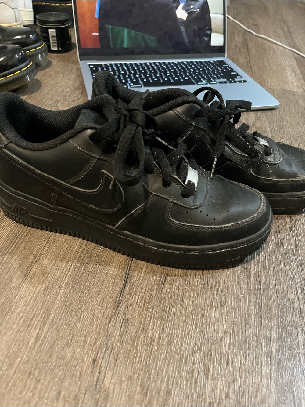 Nike Air Force 1 LE Triple Black sneakers